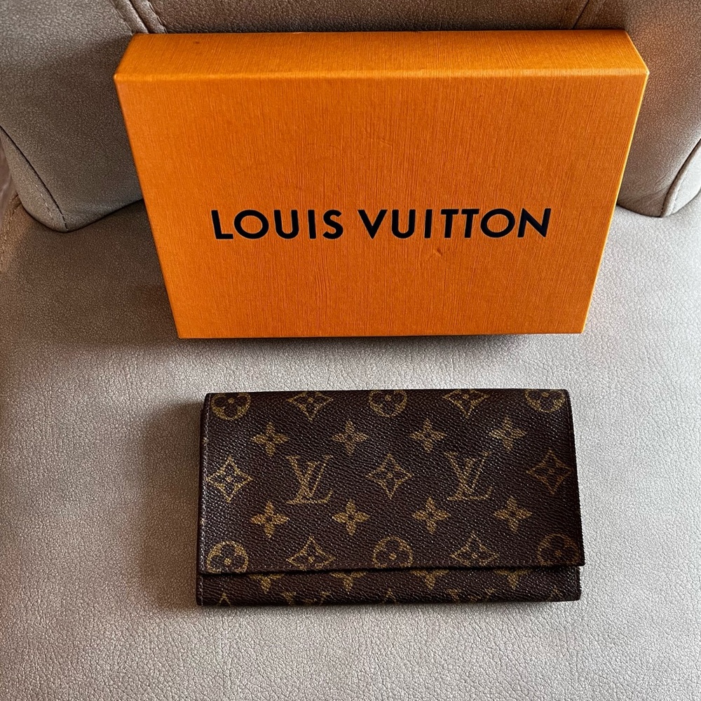 Louis Vuitton Monogram Wallet w/ Box (Date Code 853 – 1985, Gently Used)